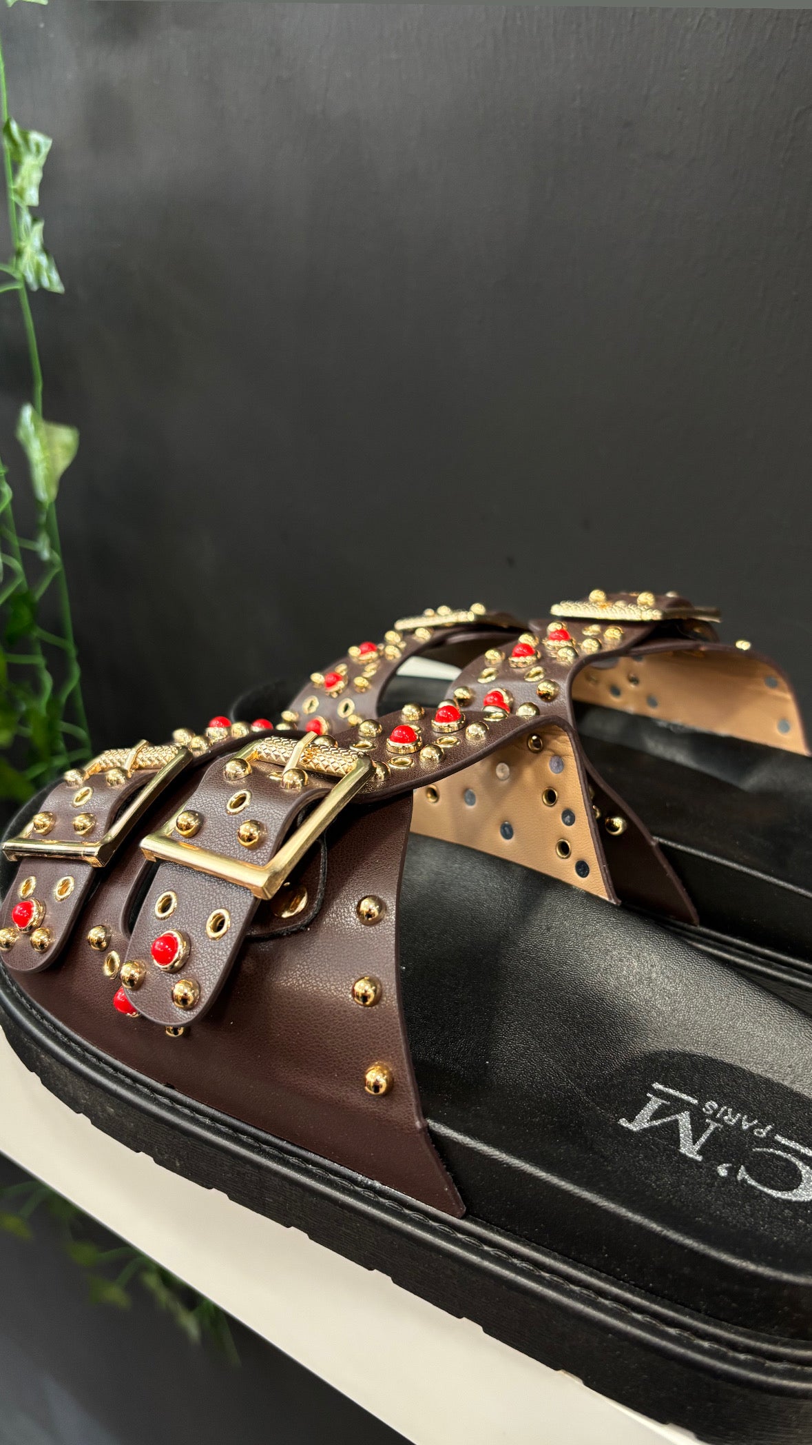 Sandalias Marrón Tachuelas
