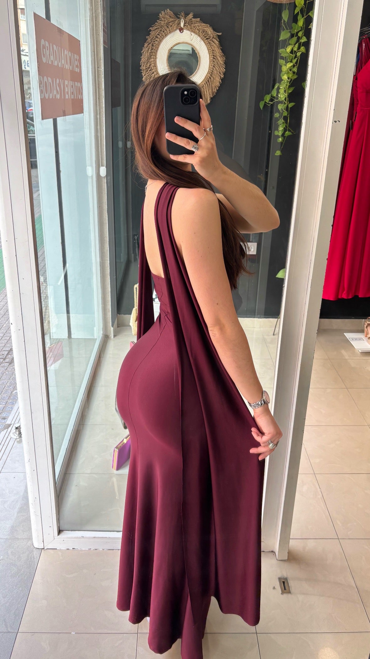 Vestido Capa Abertura Escote