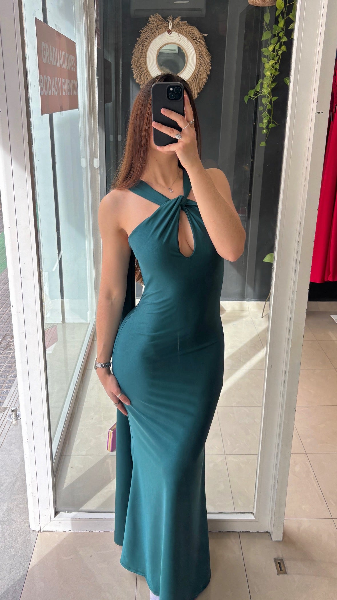 Vestido Capa Abertura Escote