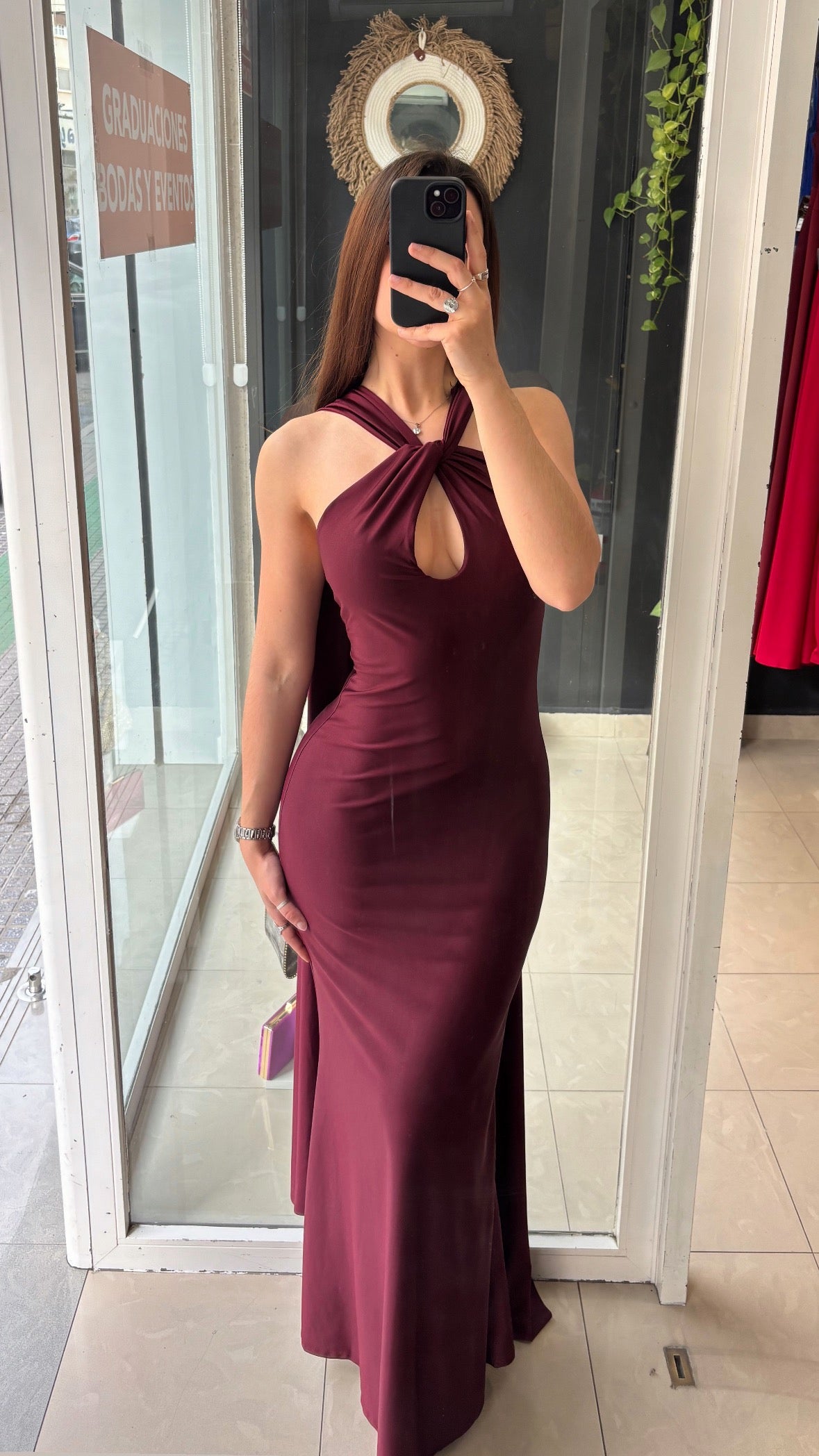 Vestido Capa Abertura Escote