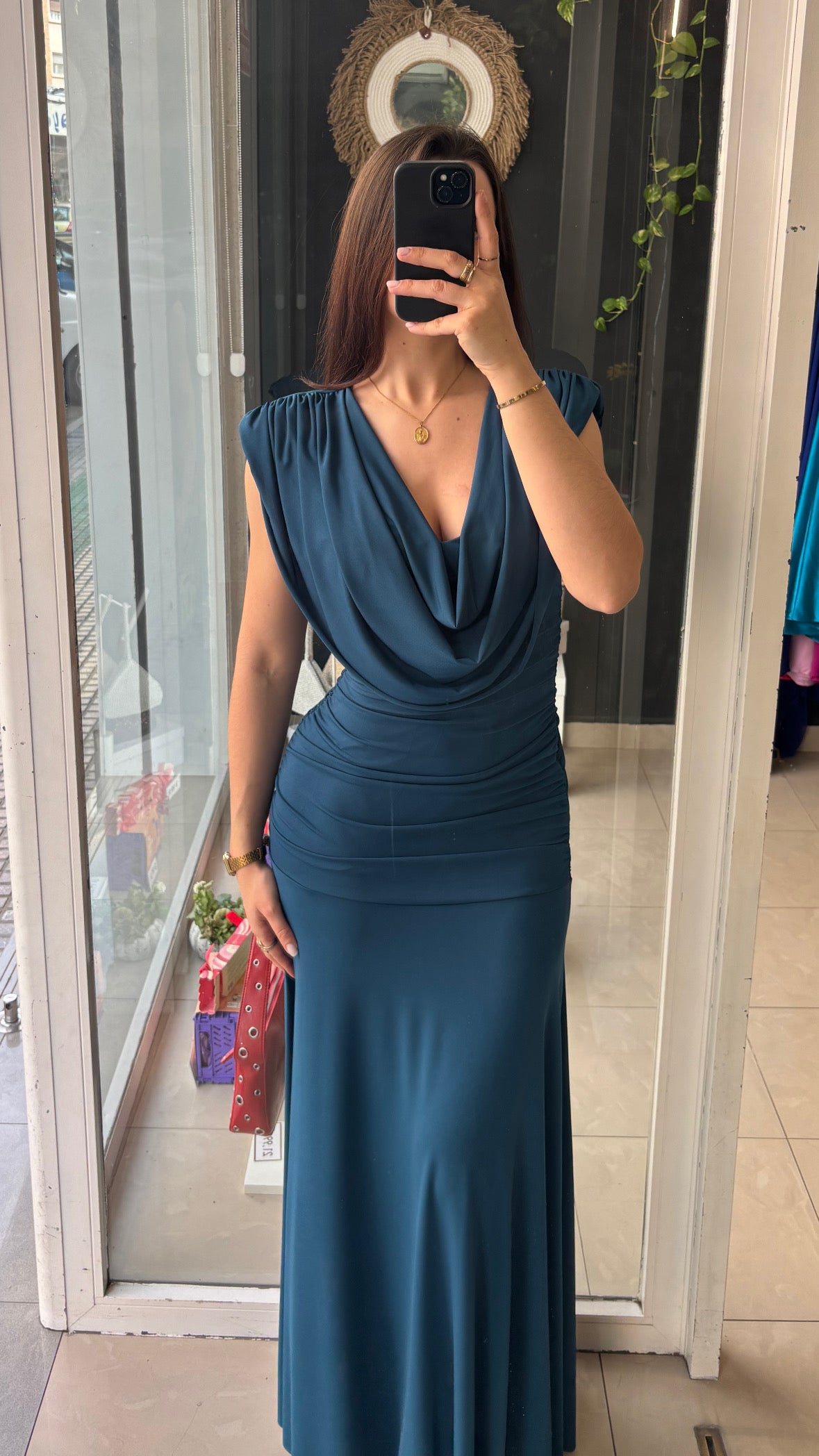 Vestido Hombreras Cascada