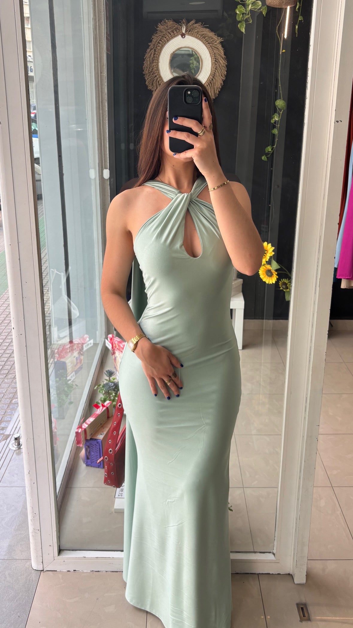 Vestido Capa Abertura Escote