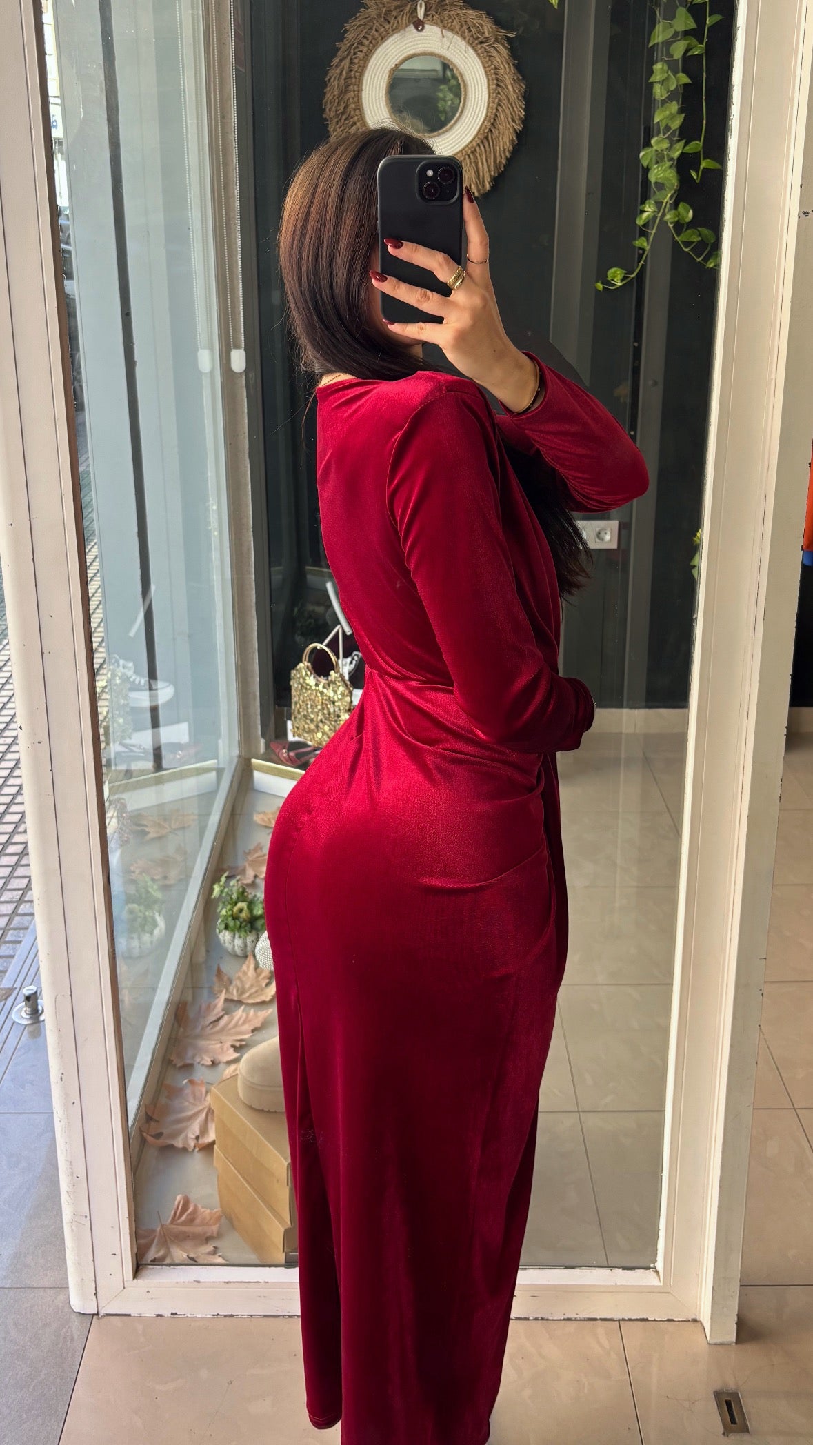 Vestido Midi Hombreras Escote Terciopelo