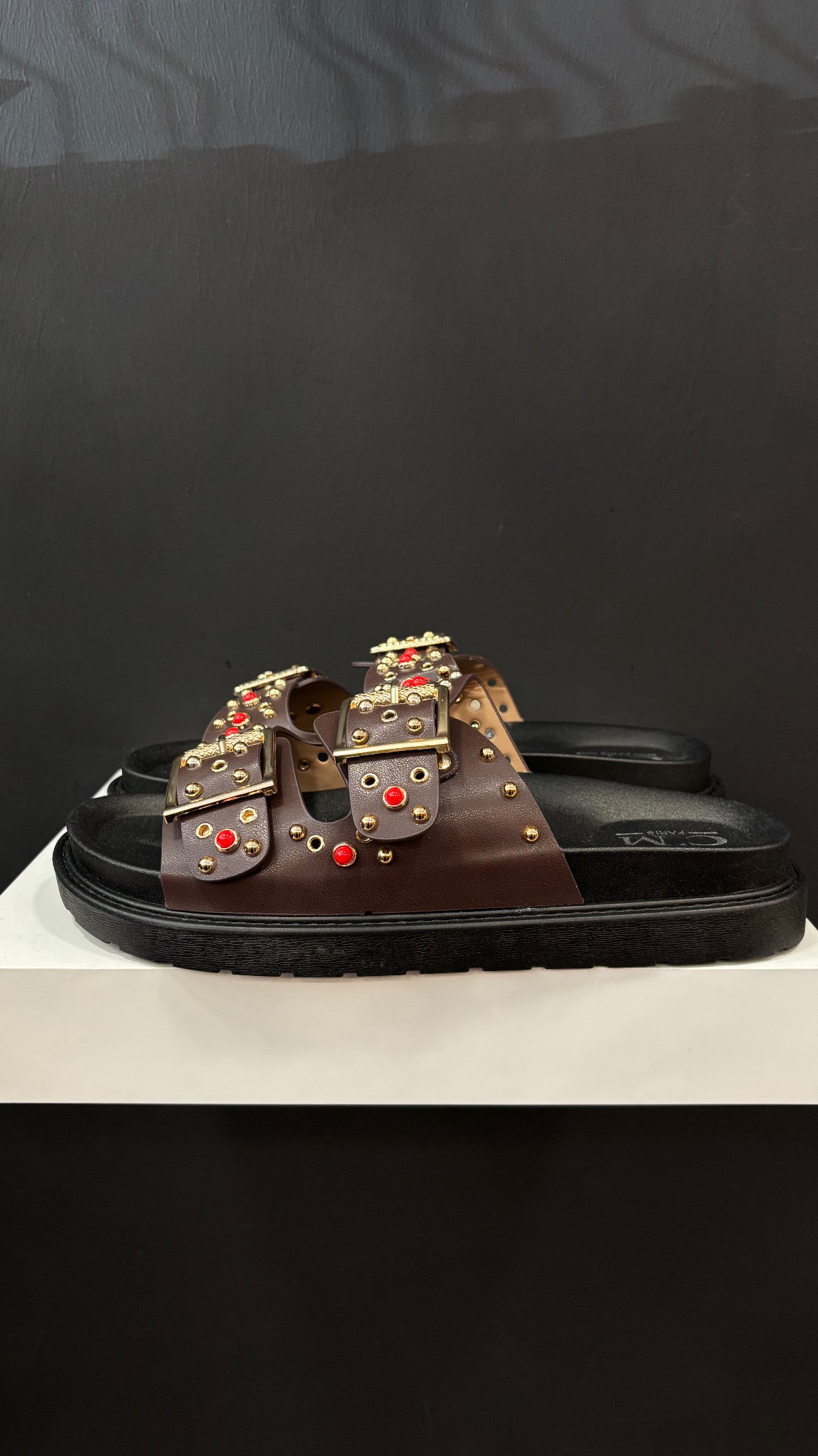 Sandalias Marrón Tachuelas