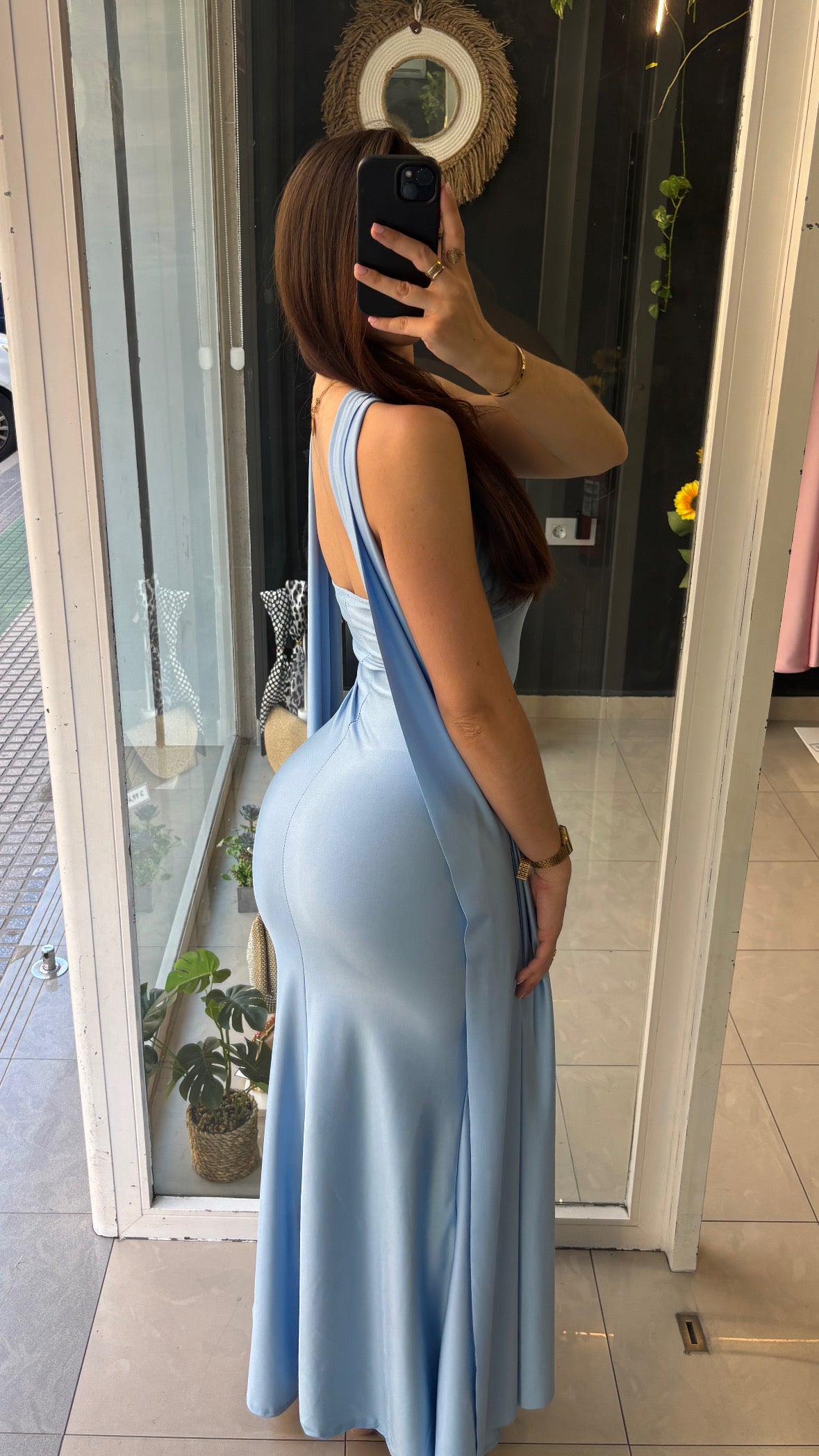 Vestido Capa Abertura Escote
