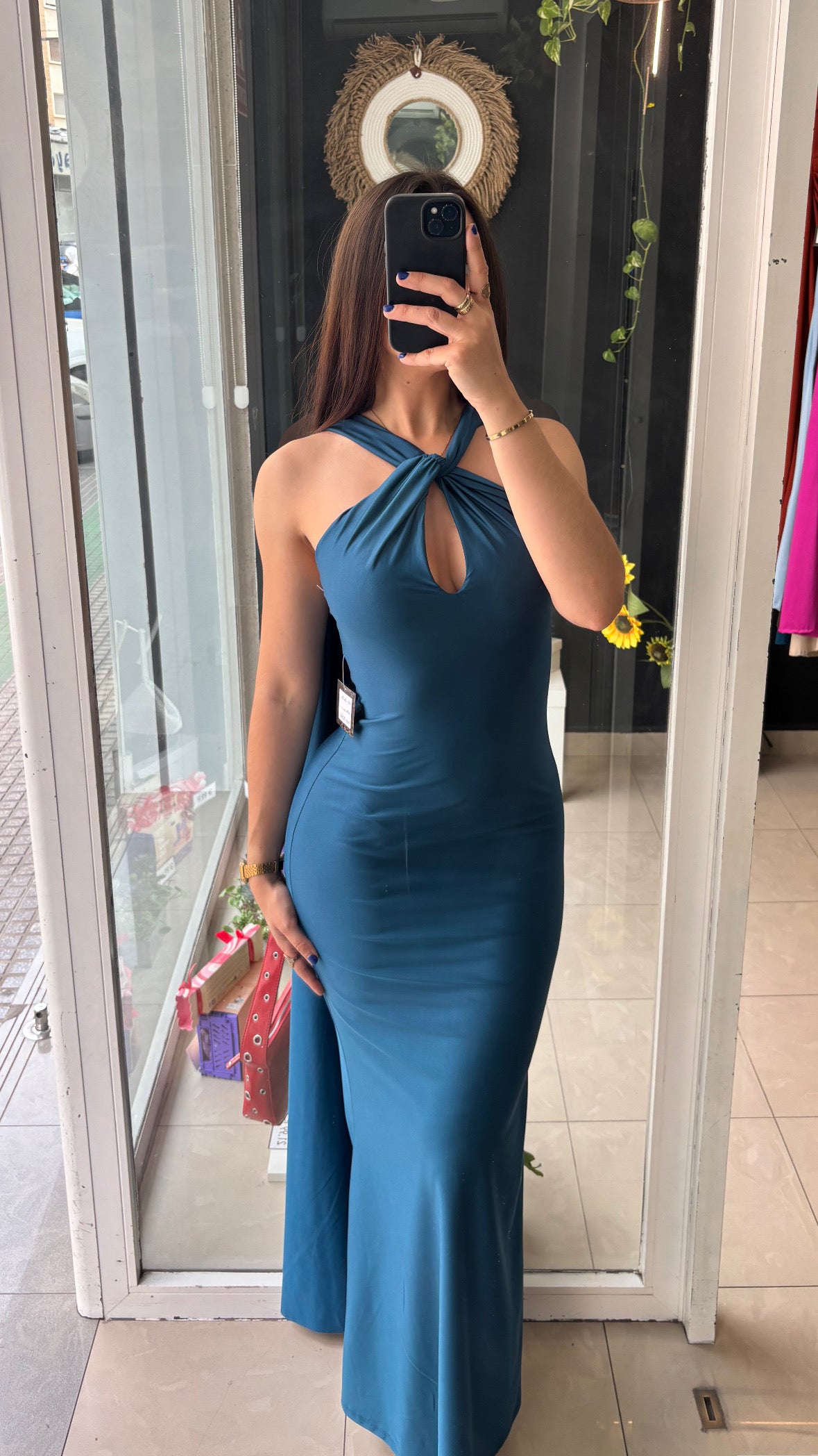 Vestido Capa Abertura Escote