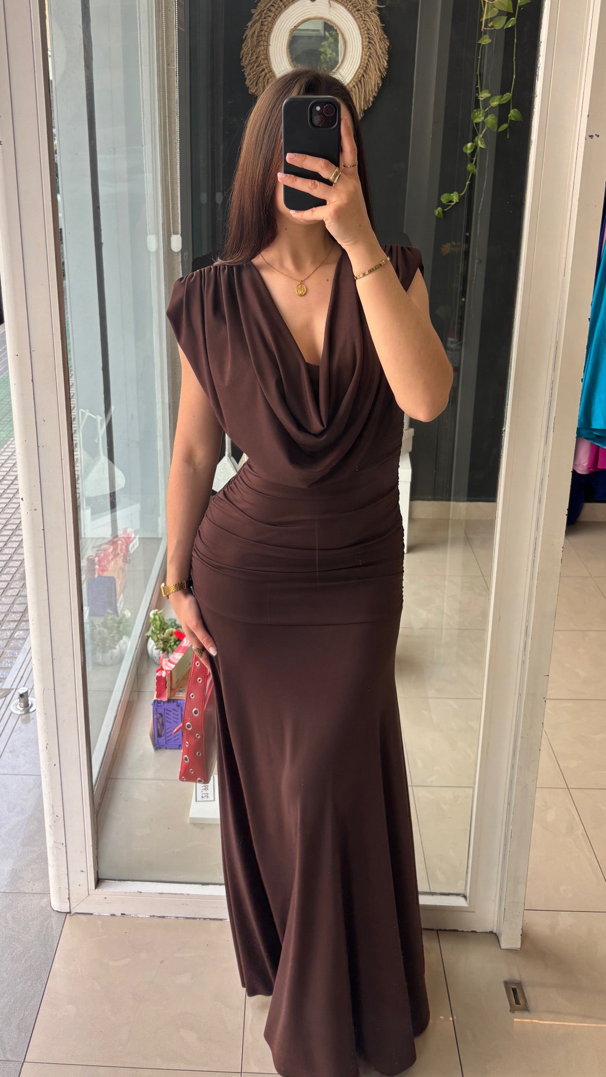 Vestido Hombreras Cascada