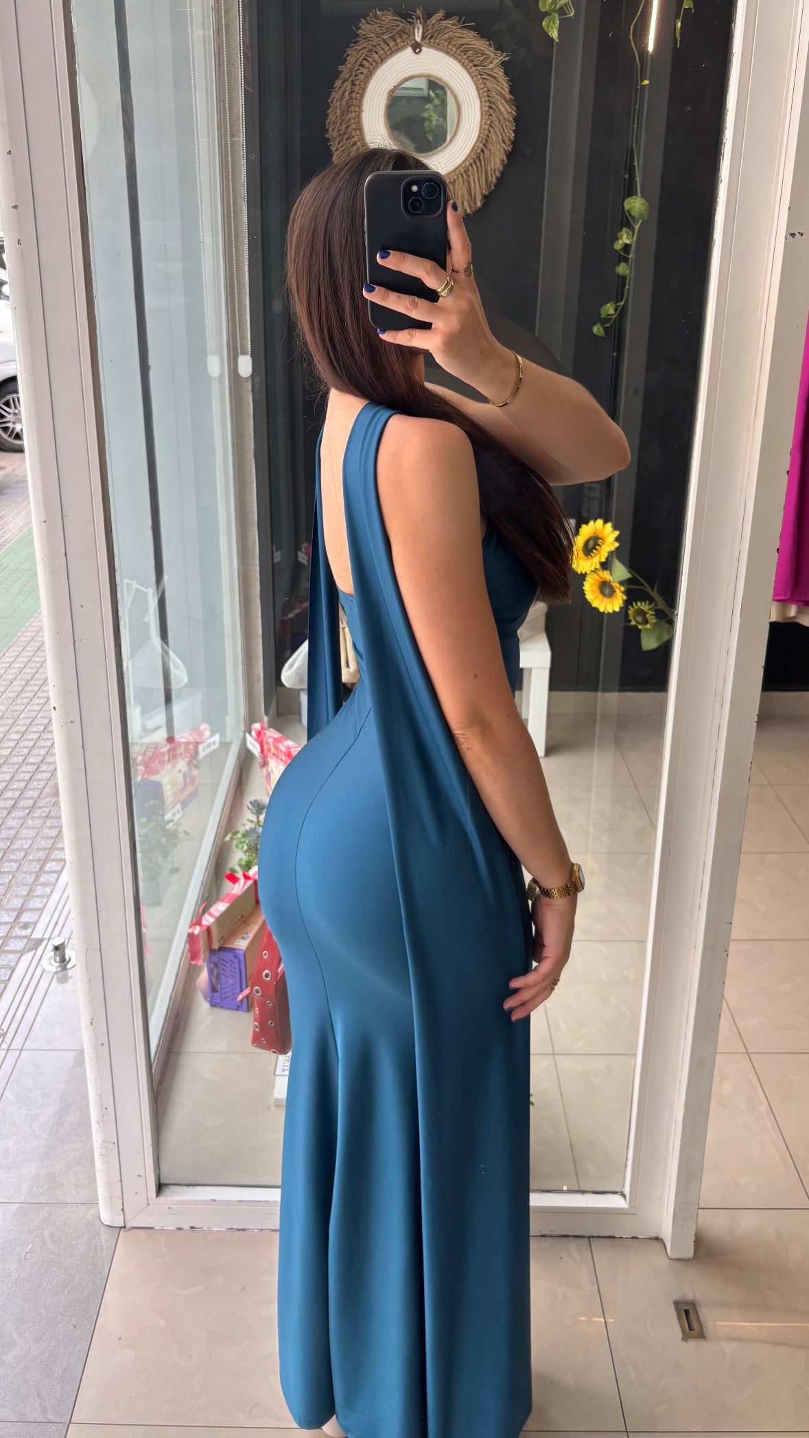 Vestido Capa Abertura Escote
