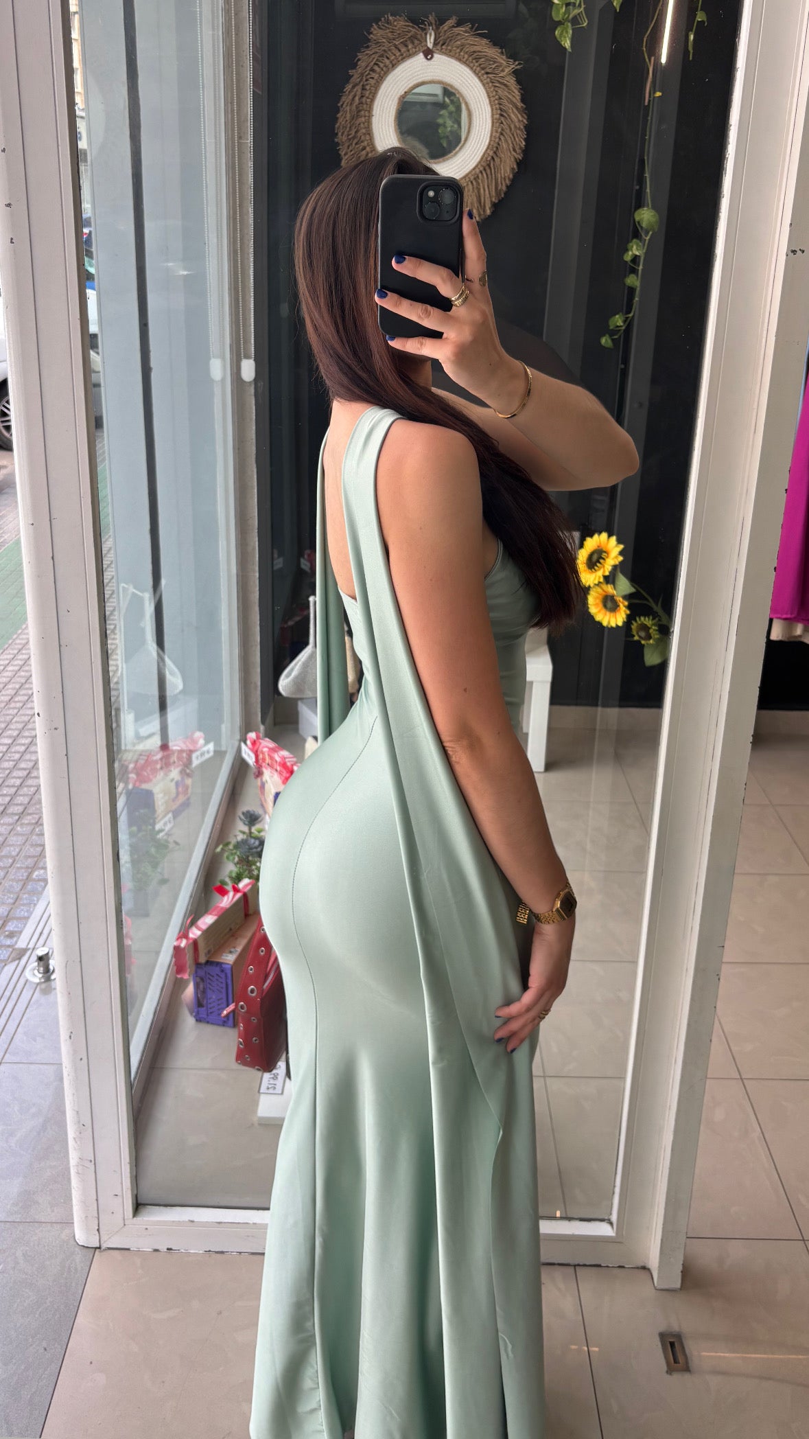 Vestido Capa Abertura Escote