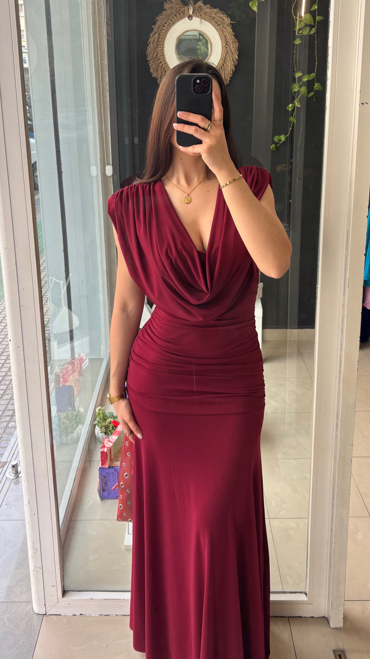 Vestido Hombreras Cascada